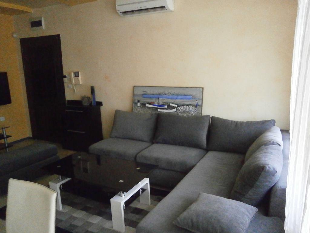 Art Apartment Kiril And Metodi Square Burgas Extérieur photo