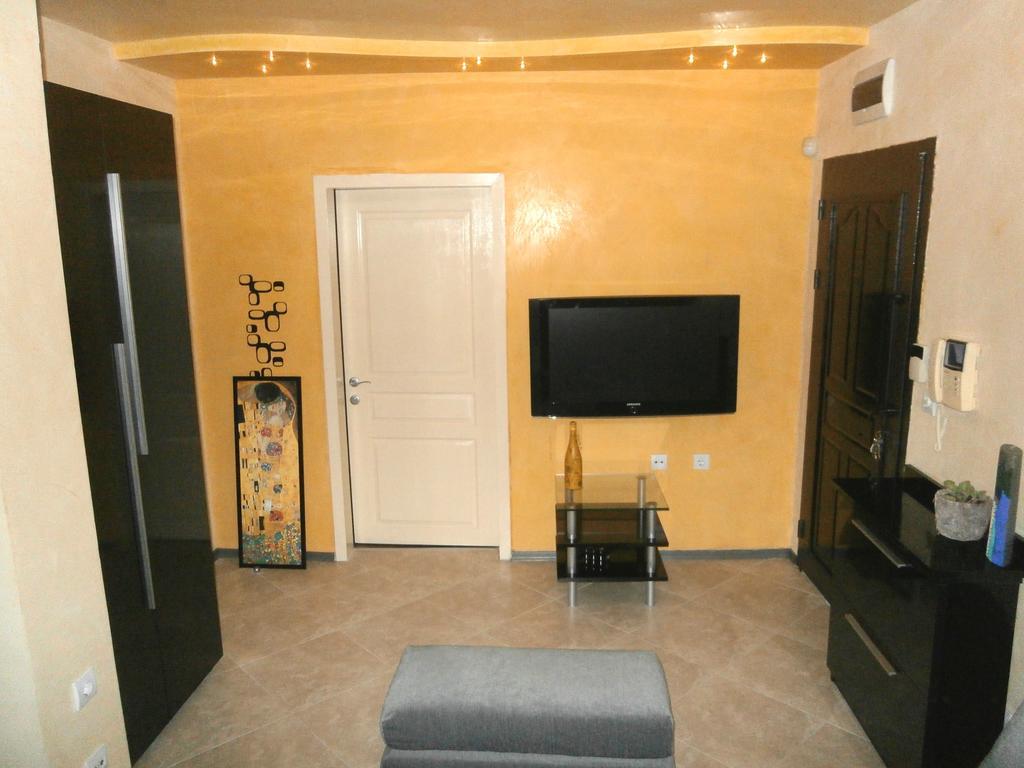 Art Apartment Kiril And Metodi Square Burgas Extérieur photo