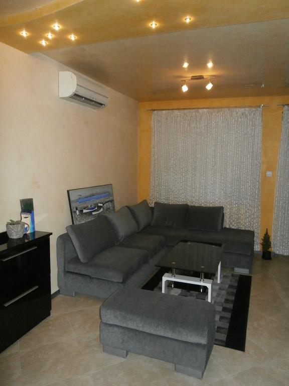 Art Apartment Kiril And Metodi Square Burgas Chambre photo