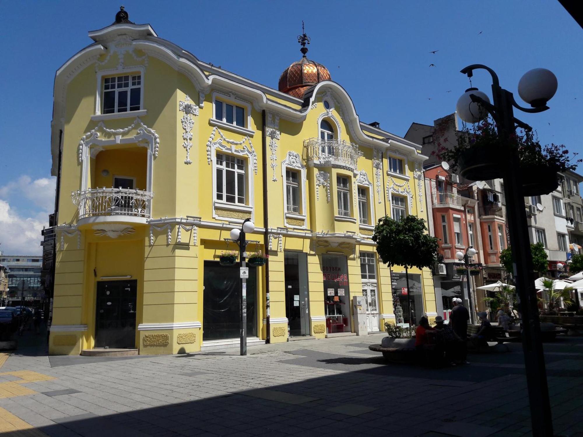 Art Apartment Kiril And Metodi Square Burgas Extérieur photo
