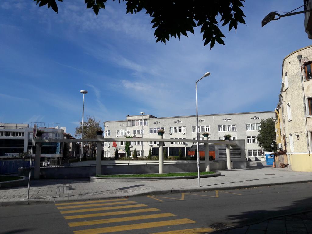 Art Apartment Kiril And Metodi Square Burgas Extérieur photo
